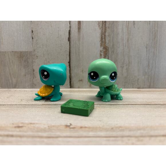 Littlest Pet Shop LPS Sea Turtle and Sparkle Gilturtle EUC - Picture 1 of 3